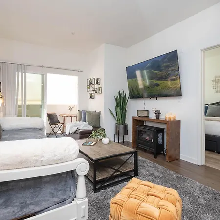 Hollywood Apartment Near Walk Of Fame